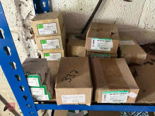 QTY OF STAINLESS STEEL SCREWS