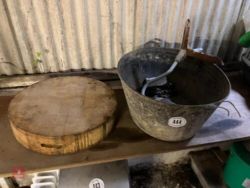 WOODEN CHOPPING BOARD & BATH