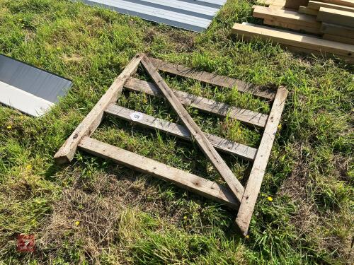 3' - 6'' WOODEN GATE