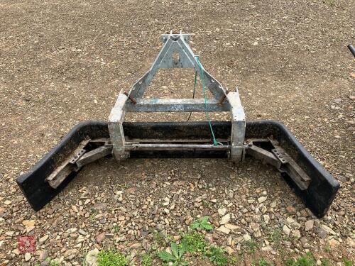 RITCHIE GALVANISED YARD SCRAPER