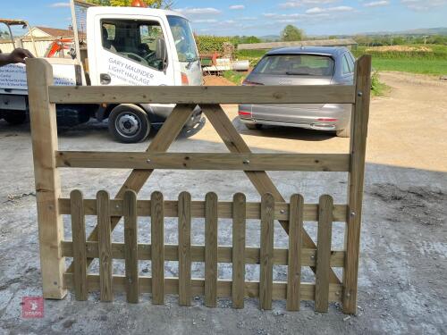 PICKET 5 BAR WOODEN GATE