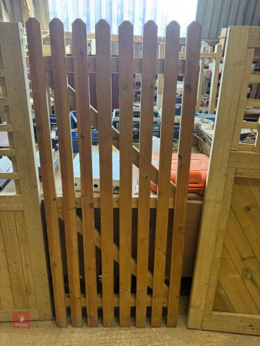 PICKET SIDE ENTRANCE GATE
