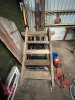 RAILWAY CARRIAGE - 25
