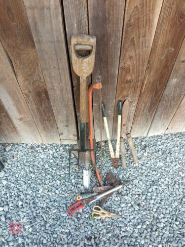 SELECTION OF VINTAGE GARDEN TOOLS