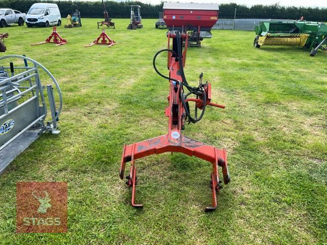 1996 KUHN TELESCOPIC BAG LIFTER