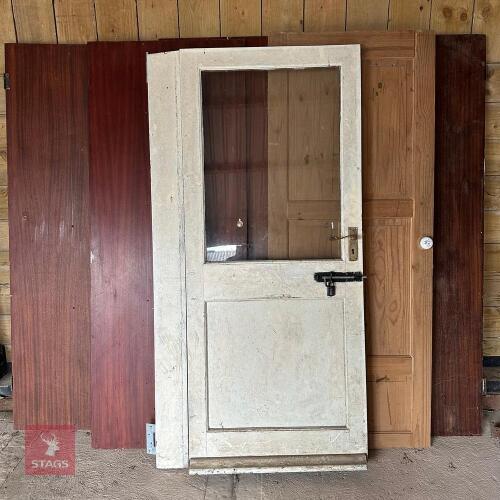 6 INTERNAL WOODEN DOORS