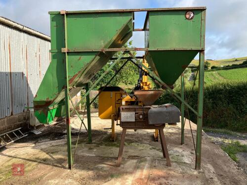 ROLLER MILL BAGGING HOPPERS & AUGER