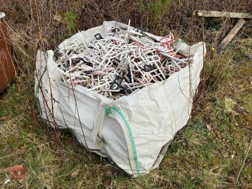 FLEECE/UNDERLAY PEGS