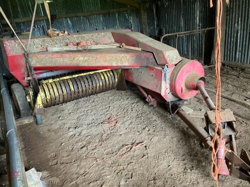 NEW HOLLAND 268 CONVENTIONAL BALER (S/R)