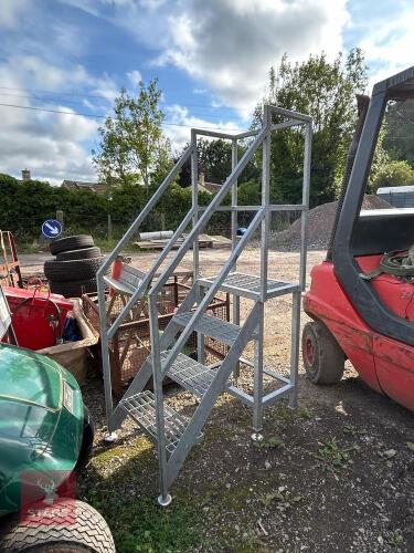 GALVANISED WORKING STEPS