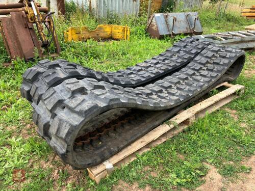 CAMOPLAST 450 X 81 X 76 DIGGER TRACKS