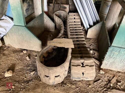PAIR OF D250 X 52.5 X 76 DIGGER TRACKS