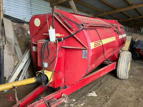 SPERRY NEW HOLLAND 652 FYM SPREADER