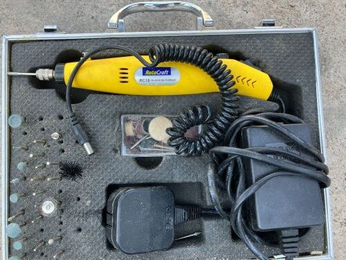 2 METAL ENGRAVERS; VICE & BITS