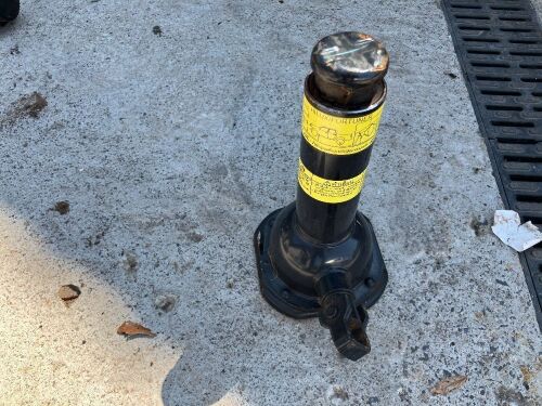 SMALL BOTTLE JACK