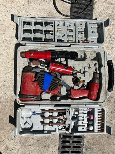 SET OF AIR TOOLS IN BOX