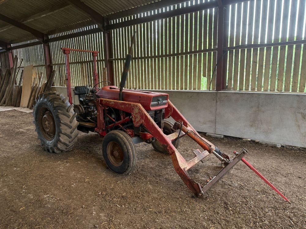 MASSEY FERGUSON 165 2WD TRACTOR