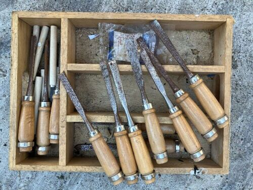SET OF WOOD TURNING CHISELS