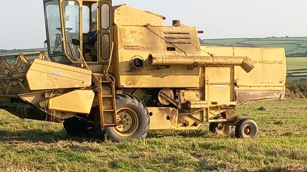 1978 NEW HOLLAND 1530 COMBINE HARVESTER