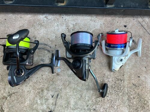 3 MIXED FISHING REELS