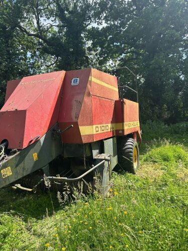 NEW HOLLAND D1010 BALER