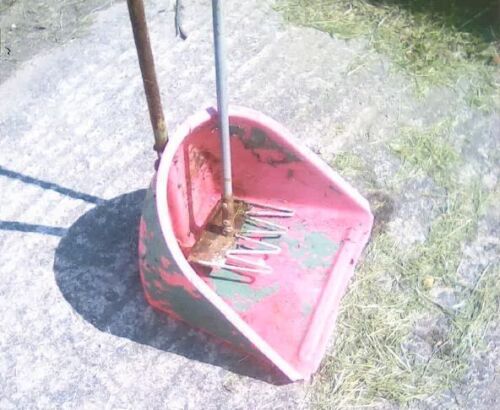 STABLE DUNG BUCKET & SCOOP