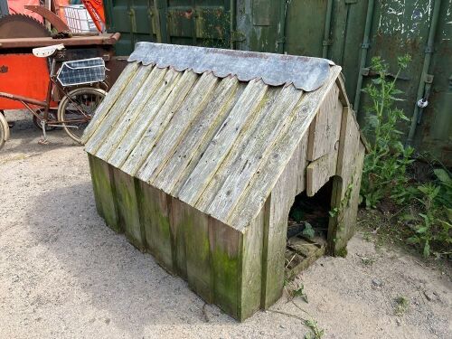 4' x 3' DOG KENNEL