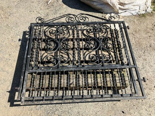 PAIR OF GARDEN DRIVE-WAY GATE
