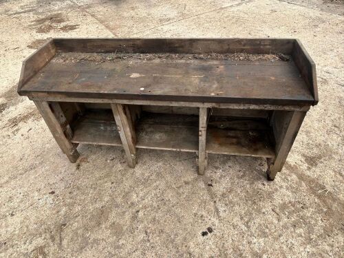 WOODEN FREESTANDING WORKBENCH
