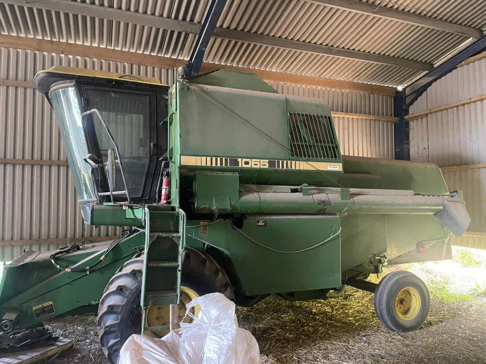 1986 JOHN DEERE 1065 COMBINE HARVESTER
