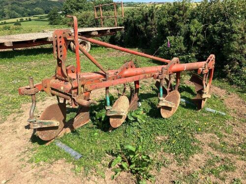KVERNELAND 4 FURROW CONVENTIONAL PLOUGH