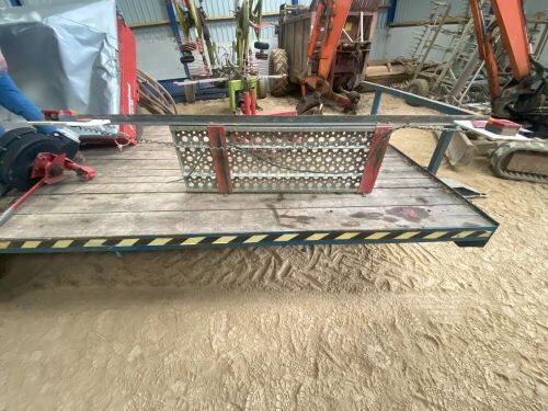 KVERNELAND REAR STEP & LIGHTING BOARD