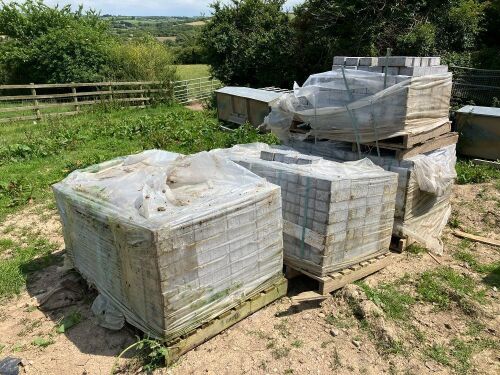 4 PALLETS OF PAVING BLOCKS