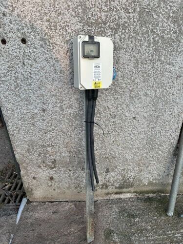ELECTRIC PLUG IN