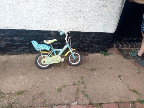 CHILD'S BIKE