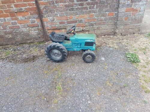 VINTAGE CHILD'S TRACTOR