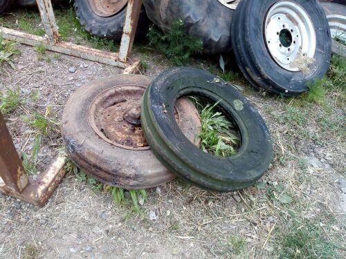 FRONT TYRES FOR IH 434,444 C/W STUB AXLE