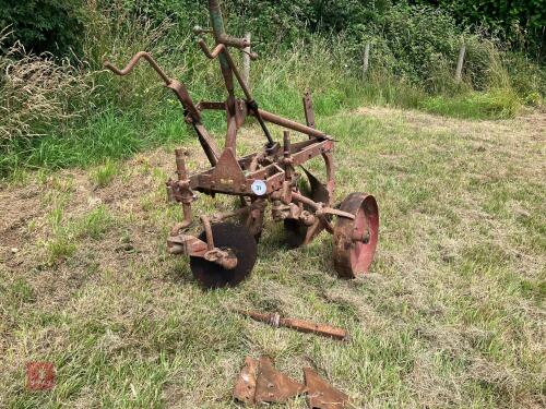 INTERNATIONAL B12 COMPETITION PLOUGH