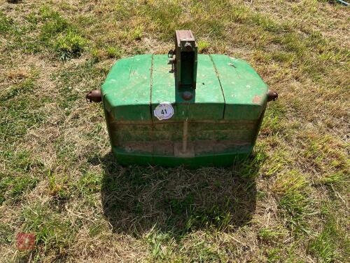 JOHN DEERE 900KG TRACTOR WEIGHT