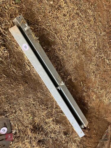 2 GALVANISED 6' 6'' HANGING POSTS