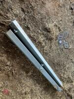 2 GALVANISED 6' 6'' HANGING POSTS - 7
