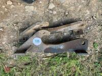 PAIR OF TELEHANDLER BRACKETS - 2