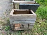 SMALL WOODEN DUCK HOUSE