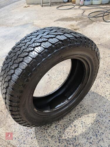 GENERAL GRABBER AT 3 255/60 X 18 TYRE