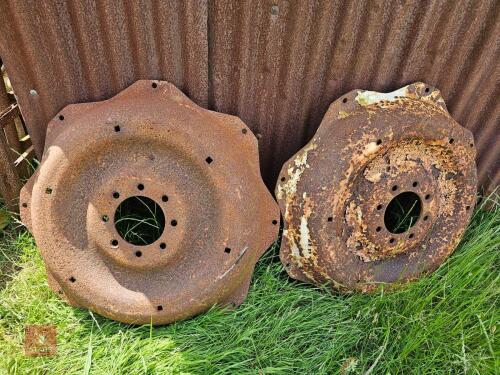 FORD 4000/5000 REAR WHEEL CENTRES