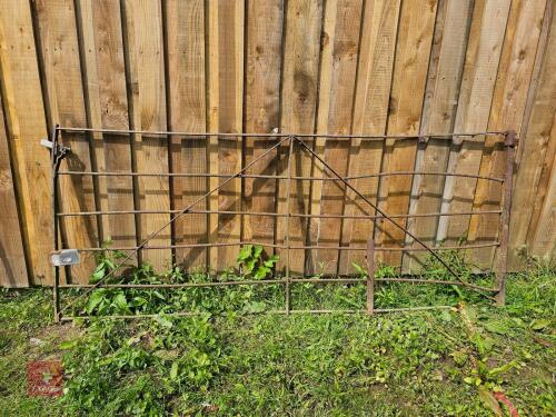 VINTAGE METAL FRAME GATE