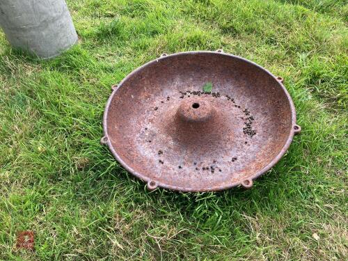 CAST IRON PIG TROUGH