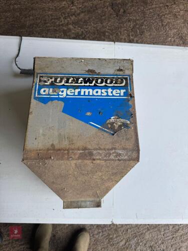 3 FULLWOOD PARLOUR FEEDERS