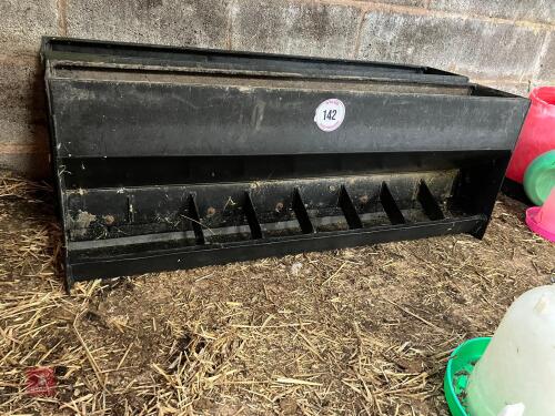 2 X 4' AD LIB FEEDERS (142)