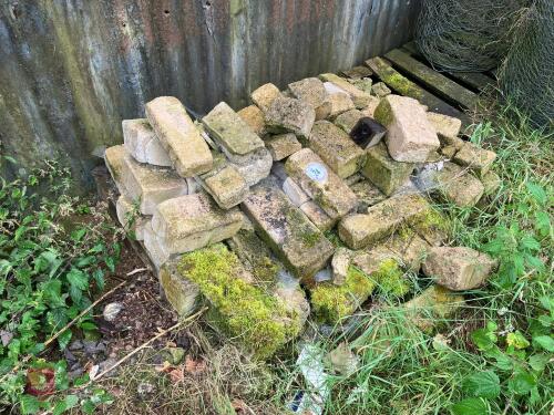 PALLET OF BLOCKS/BRICKS (24)